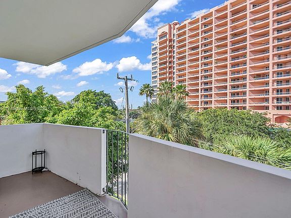 4th image of 6855 Edgewater Dr APT 3G