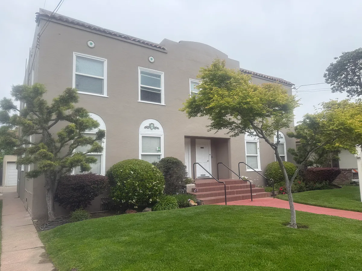 Building Photo - 1717 Santa Clara Ave #B