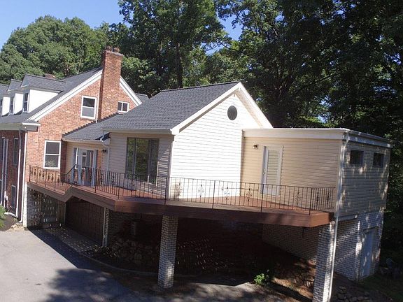 4th image of 887 Oakwood Dr SW