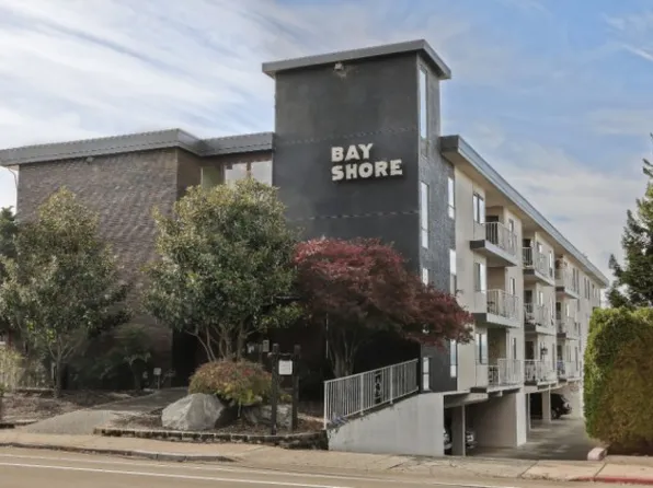 6421 Lake Washington Blvd NE, Kirkland, WA 98033