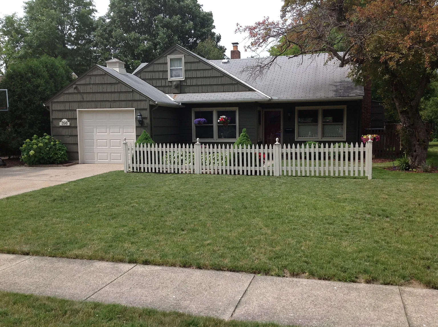 398 Crescent Dr photo 1