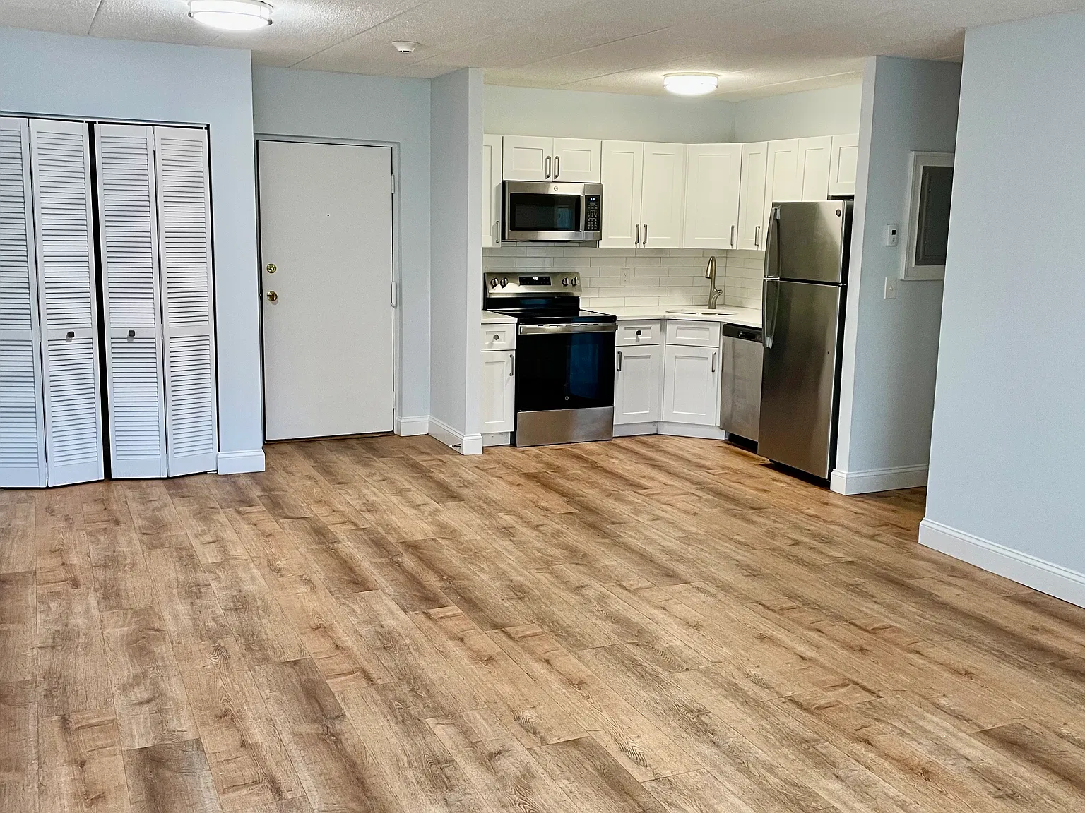 2 bed, 900 sqft, $2,325 — Photo 1