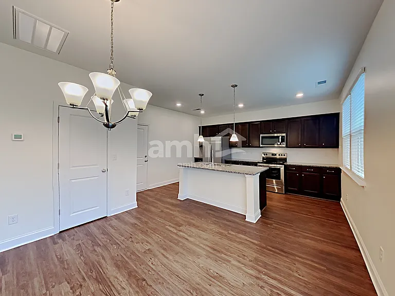 2128 Laurel Village Cir — Photo 6
