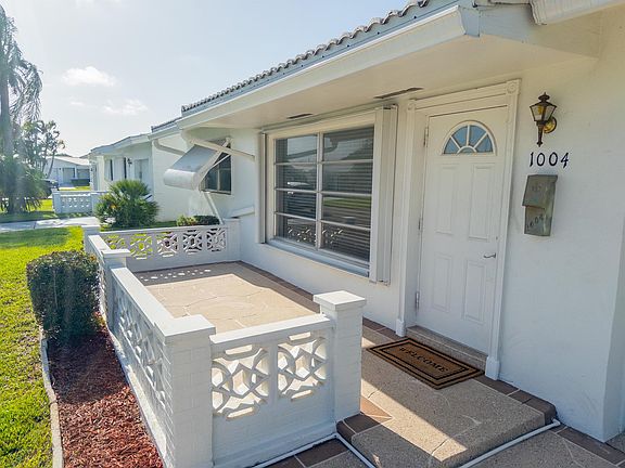3rd image of 1004 SW 3rd Ave