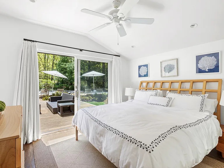 570 Sag Harbor Tpke — Photo 16