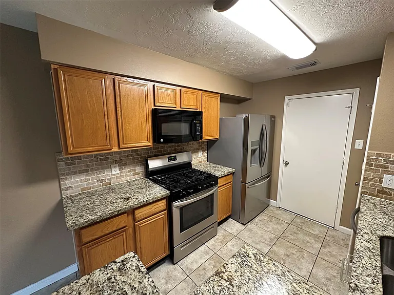 12110 Bowsman Dr — Photo 6