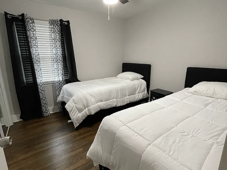 643 Center Hill Ave NW — Photo 5