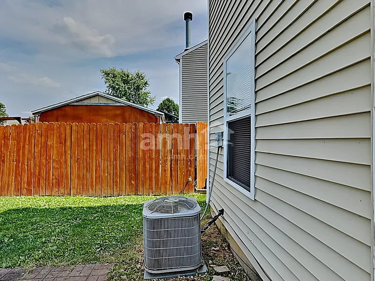 106 Frostwood Ln — Photo 17