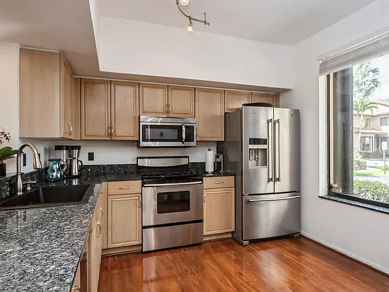 1000 NW 105th Ave — Photo 4