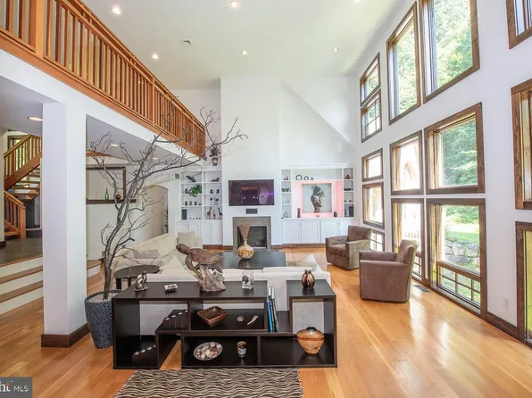 1741 Hilltop Rd, Spring City, PA 19475