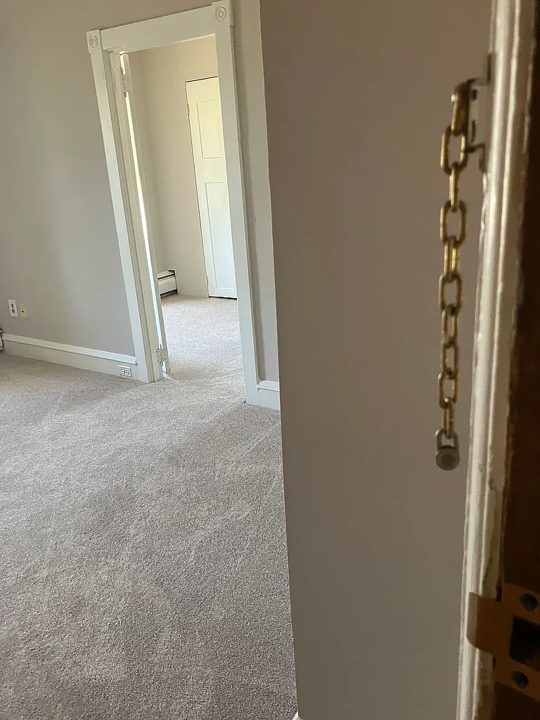 1 bed, 700 sqft, $1,300 — Photo 2