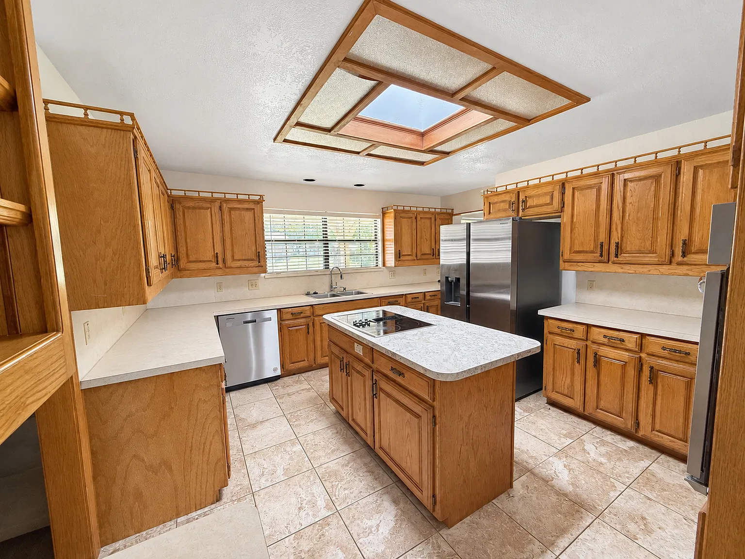 4 bed, 3.5 bath, 2754 sqft, $2,800 — Photo 3