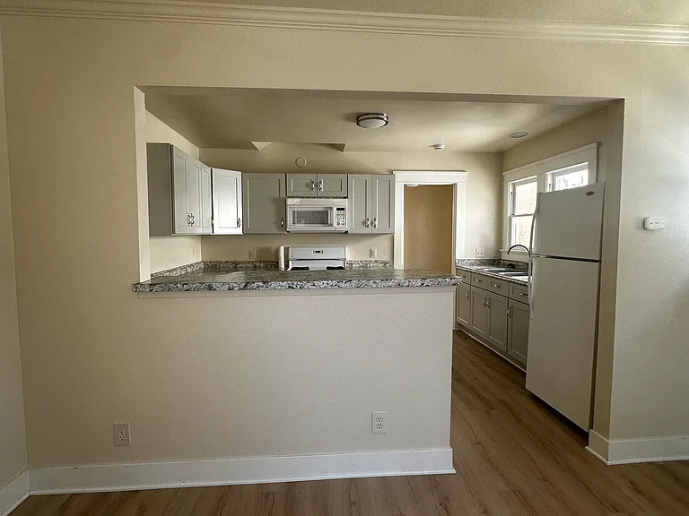 1523 E 9th St #1523 — Photo 5