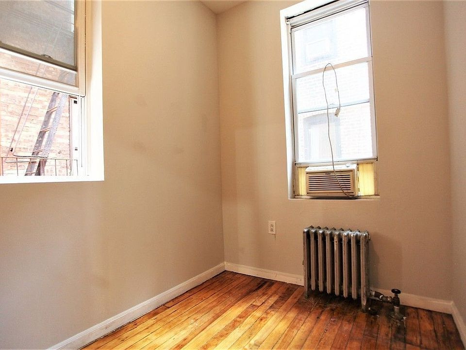 2nd image of 34 1/2 Saint Marks Pl #5LL
