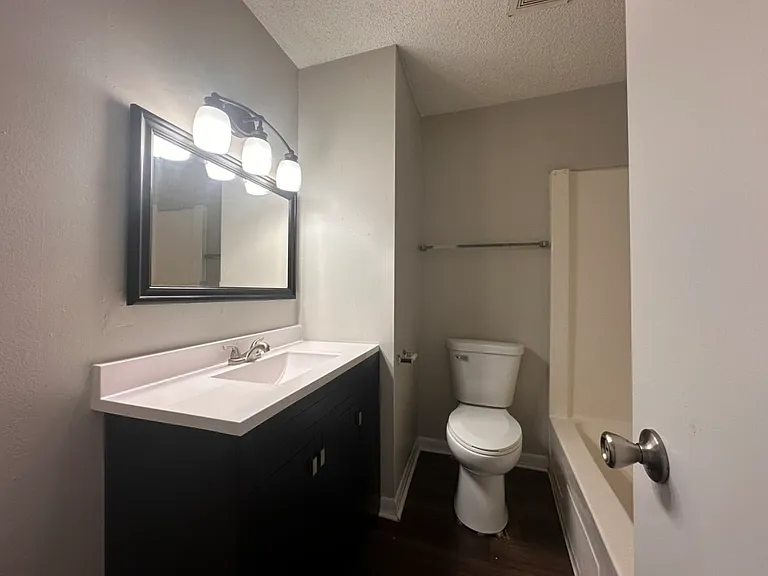 Unit 813 bathroom