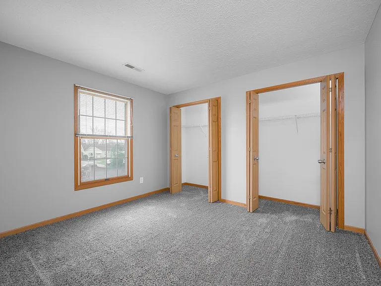3953 & 3954 Mount Vernon Blvd — Photo 14