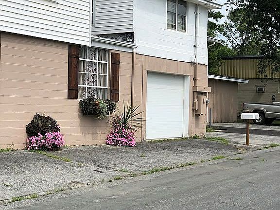 5th image of 228 Watkins Ave