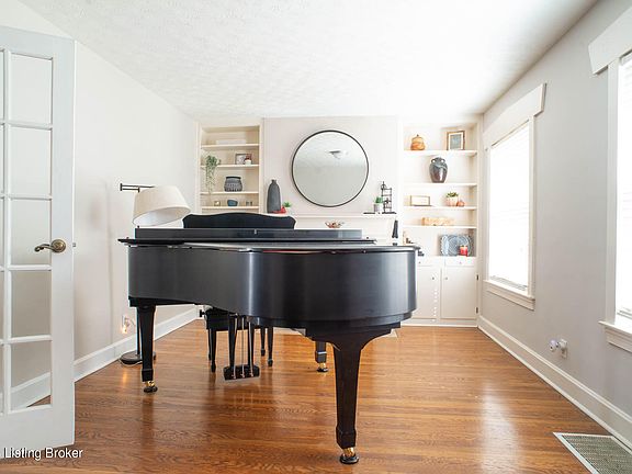 3rd image of 608 Ashland Ave