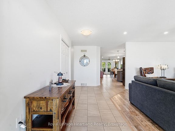 5th image of 37 Lake Breeze Dr