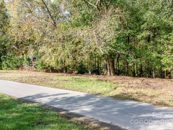 821 Martingale Ln, Davidson, NC 28036