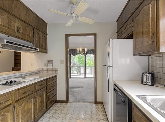 5th image of 26 Woodbridge Ln