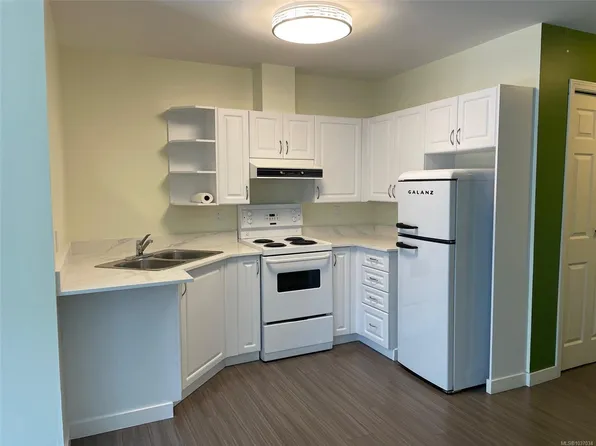 1070 Southgate St #206, Victoria, BC V8V 2Z2