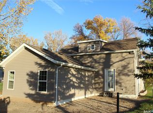 102 Mainprize St, Midale, SK S0C1S0