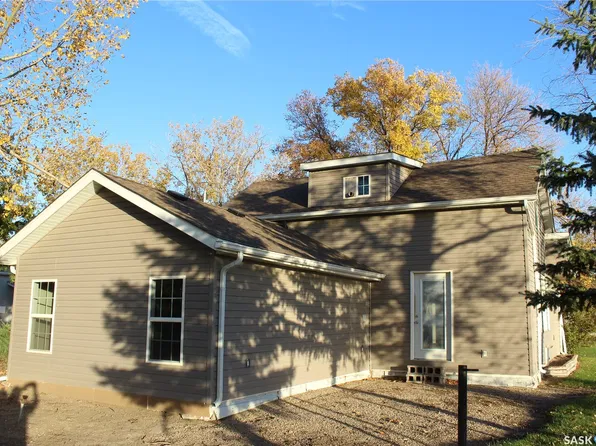 102 Mainprize Street, Midale, SK S0C 1S0