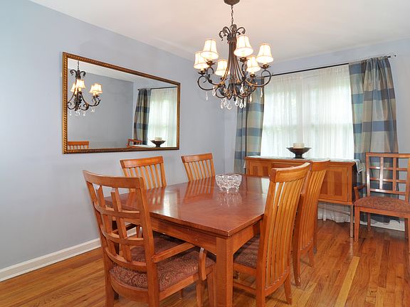 4th image of 17 Carlyle Pl