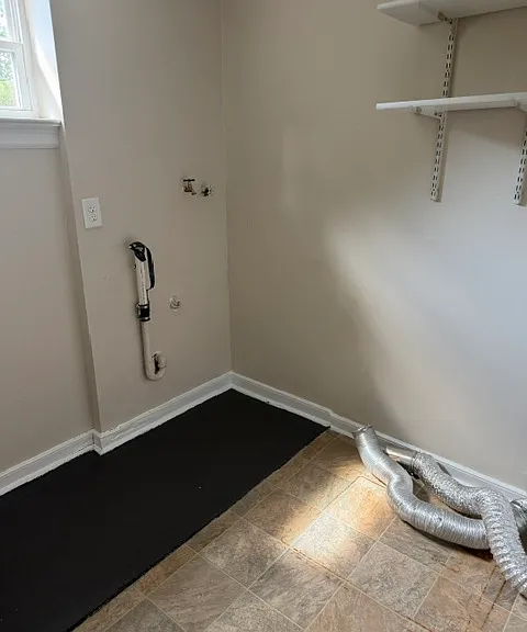 12748 Richmond St — Photo 2