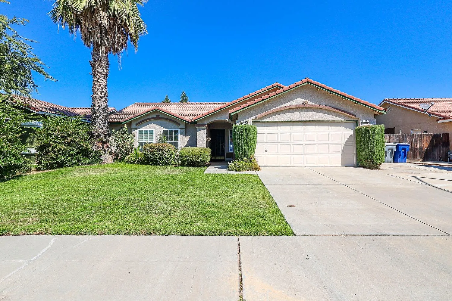 2877 Oak St photo 1