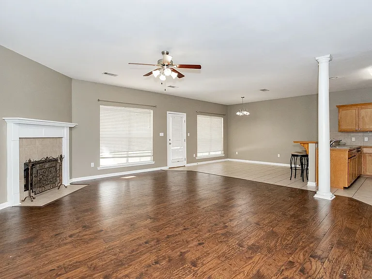 10022 Petersburg Dr — Photo 7