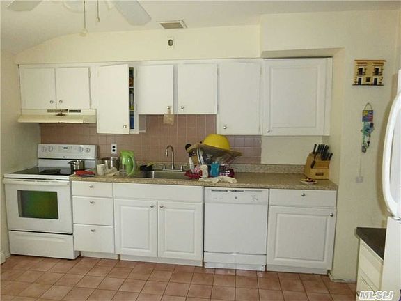 4th image of 48 Washington Ave