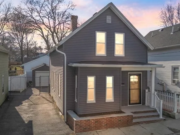 725 School St, Lowell, MA 01851