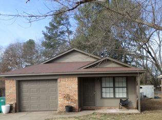 1305 N Greenwich Ave, Russellville, AR 72801