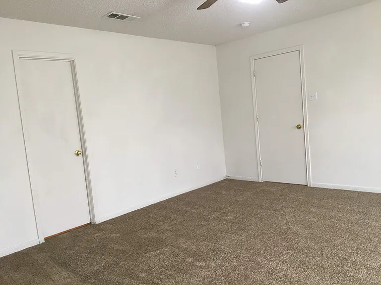 5817 Medina Dr — Photo 9
