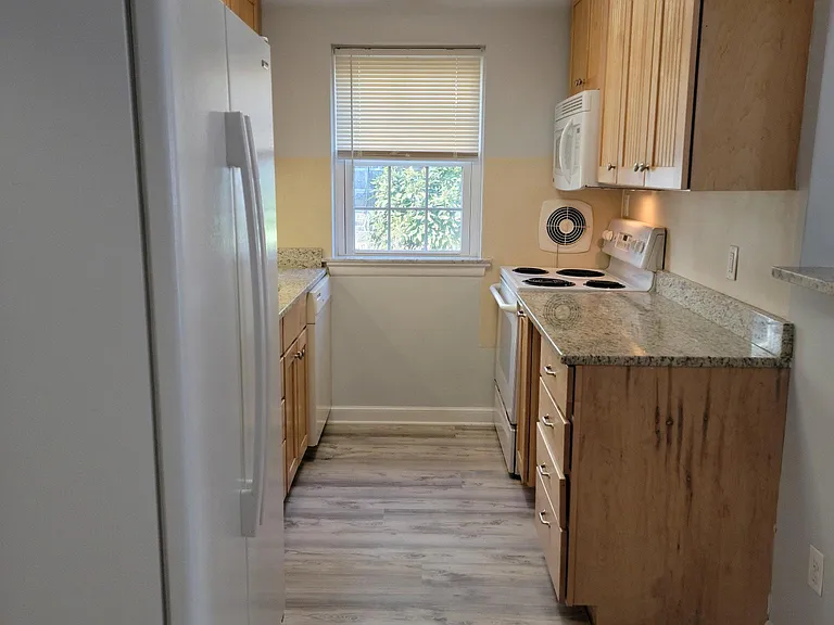 230 N Essex Ave #A — Photo 5