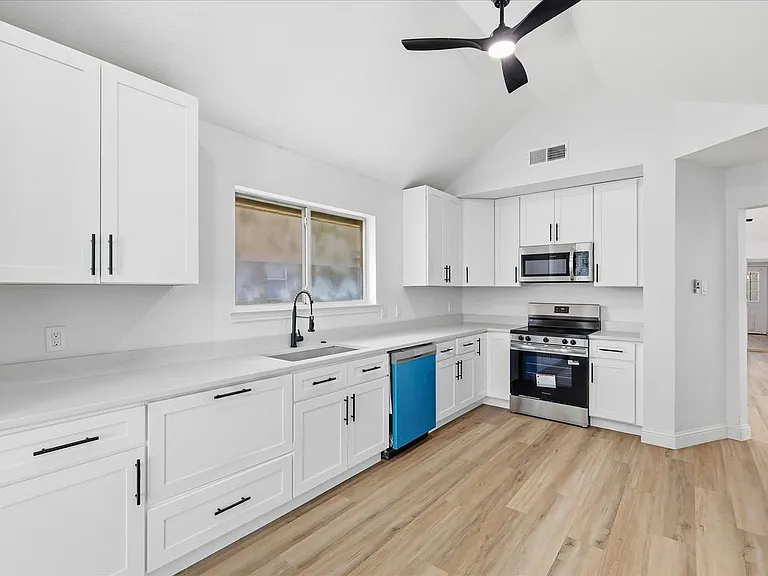 8812 Sabinas Trl — Photo 9