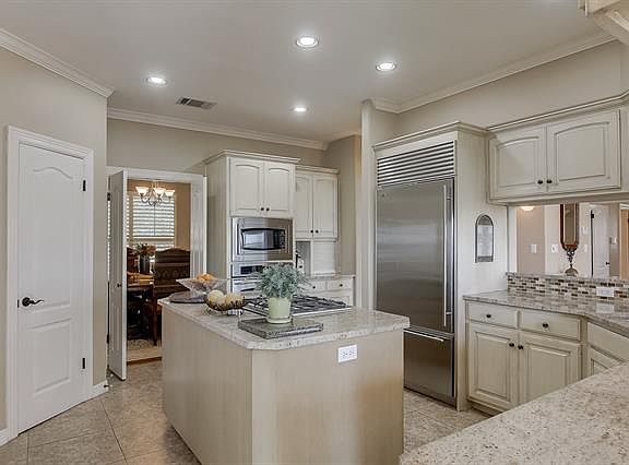 3rd image of 10401 Treasure Island Dr