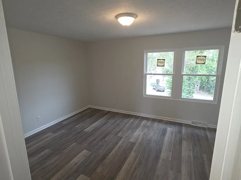 1324 Riverdale Dr — Photo 11