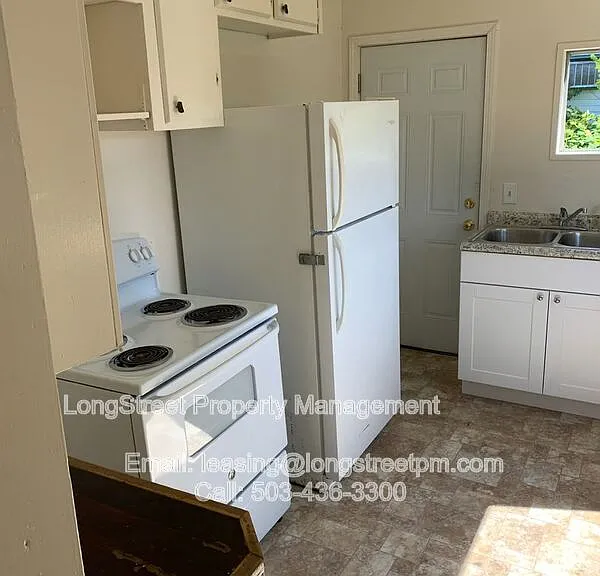 2425 SW Pickford St — Photo 7