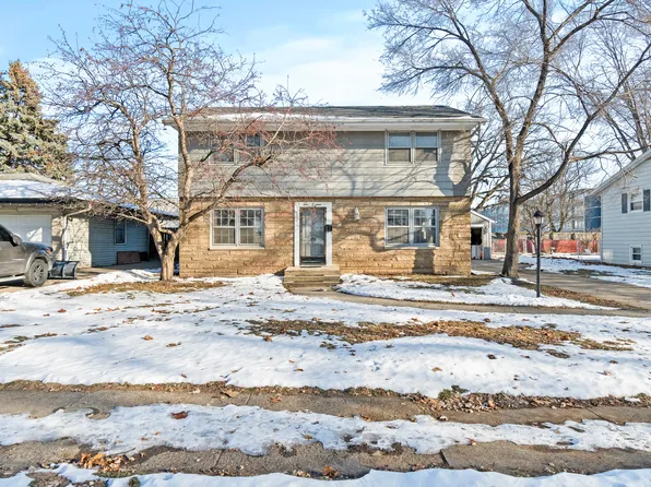 414 Bellarmine Dr E, Joliet, IL 60436