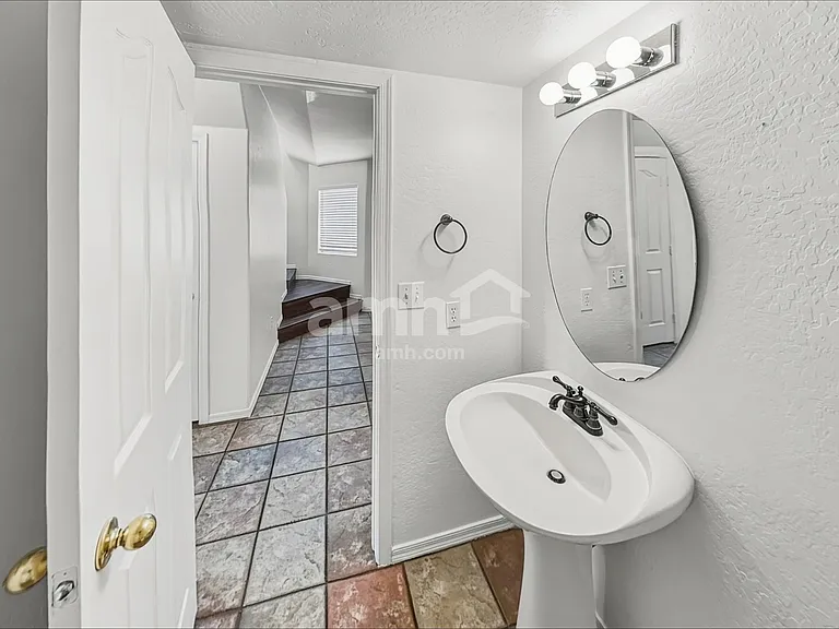 10440 W Colter St — Photo 9