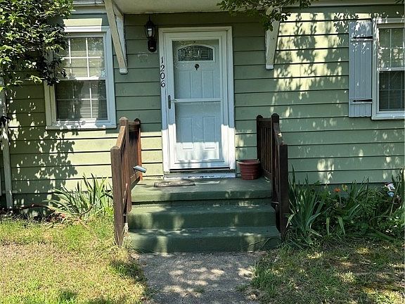 2nd image of 1206 Stewart Dr