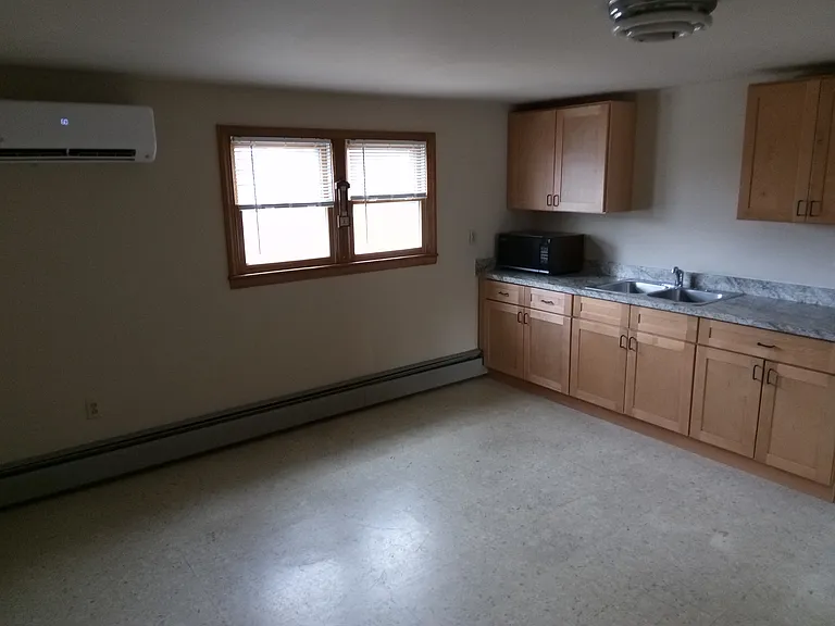 121 King Philip Rd — Photo 4