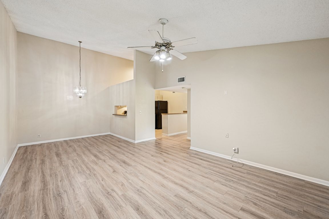Chasewood Dr-S0907-009.jpg