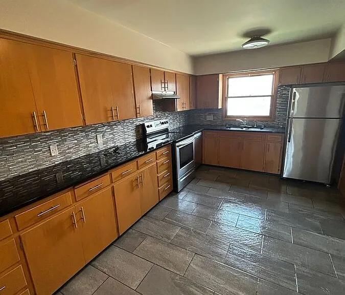 207 W 3rd St S #1 — Photo 2