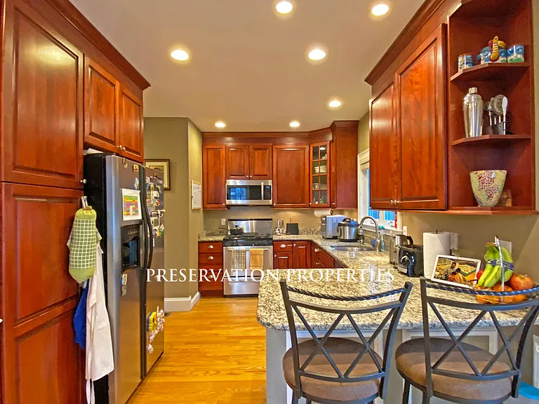 375 Lowell Ave — Photo 5
