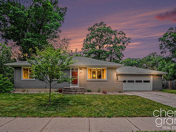 3rd image of 4631 Carrick Ave SE