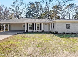 2009 Graveline Rd, Gautier, MS 39553